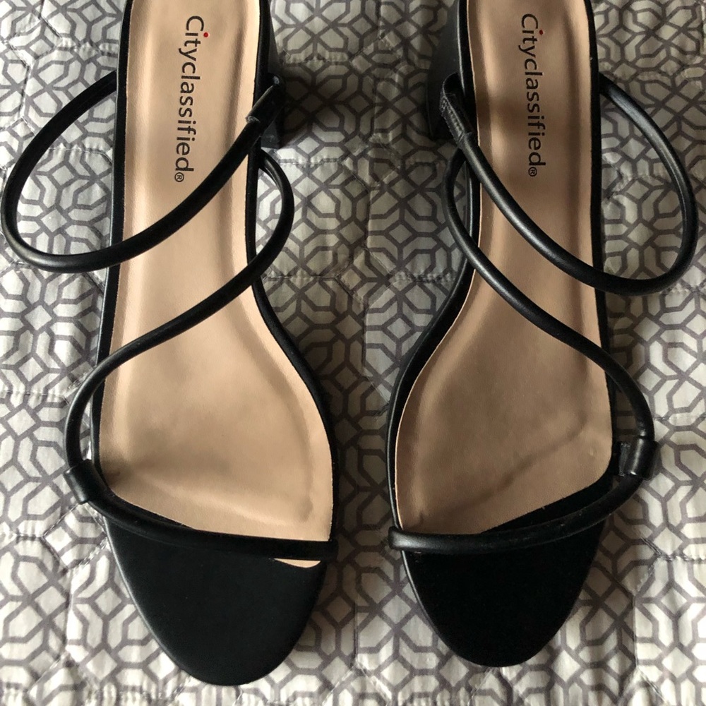 Miss Lola mid heels
